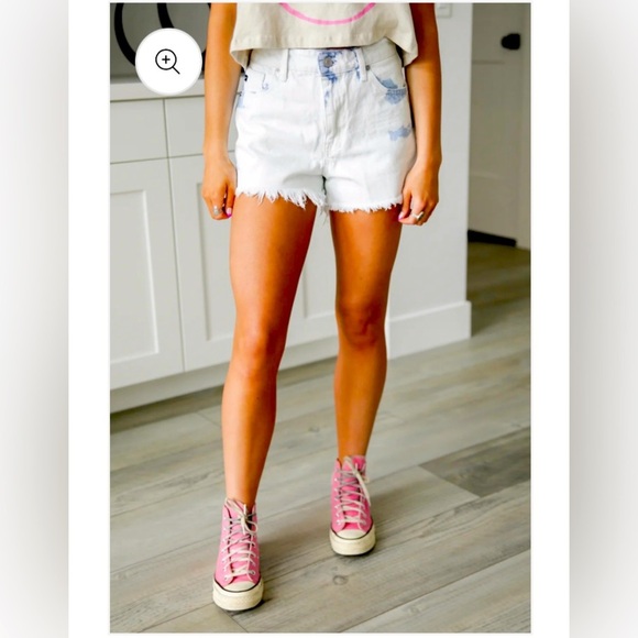 Kancan NWT Jean Shorts Size 7/27 High Rise Light Acid Wash Maggie shorts - Picture 1 of 10